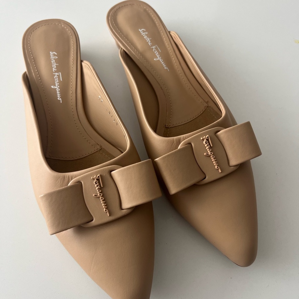 Salvatore Ferragamo Beige Bow Mules